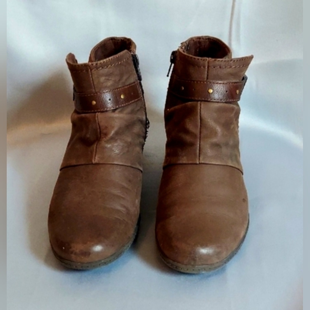Earth Origins "Meryl" Shoes, Size 8.5, Brown Leather Booties, Stacked Wood Heels - Picture 6 of 12